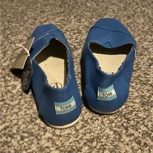 Women's Blue Toms Size 8